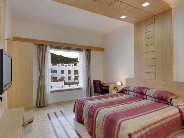 Inder Residency Resort & Spa Udaipur : photo 5 de la chambre suite junior avec balcon