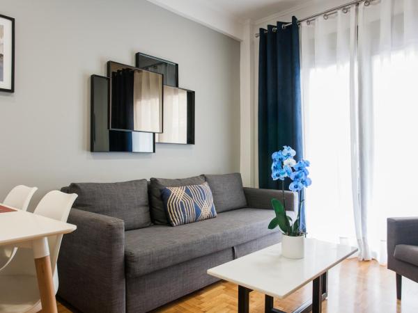 Nicholas Point Apartments and Rooms : photo 10 de la chambre appartement avec balcon