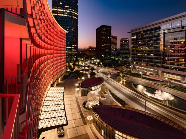 Fairmont Century Plaza Los Angeles : photo 7 de la chambre suite 1 chambre lit king-size avec 2 balcons