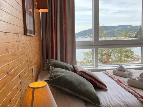 Appart'Hôtel LIDO au bord de l'eau : photo 2 de la chambre studio - vue sur mer