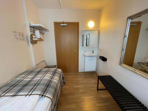 Guesthouse Sunna : photo 3 de la chambre chambre simple basique avec salle de bains commune