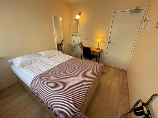 Guesthouse Sunna : photo 5 de la chambre chambre simple basique avec salle de bains commune