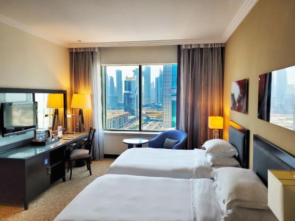 Towers Rotana - Dubai : photo 3 de la chambre chambre - lit king-size ou lits jumeaux