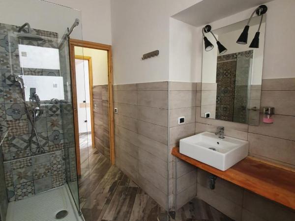 Palazzo San Vincenzo : photo 3 de la chambre chambre quadruple avec salle de bains privative
