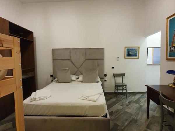 Palazzo San Vincenzo : photo 2 de la chambre chambre quadruple avec salle de bains privative