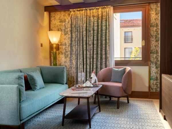 Ca'di Dio-Small Luxury Hotel : photo 4 de la chambre suite triple exécutive - vue sur canal