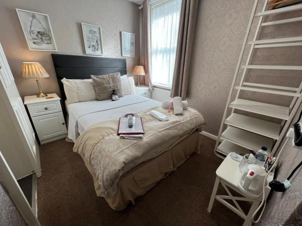 Raffles Hotel : photo 1 de la chambre chambre double avec salle de bains privative