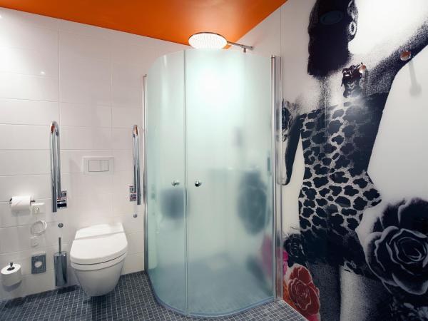 Motel L Hammarby Sjöstad : photo 5 de la chambre chambre familiale Élégante