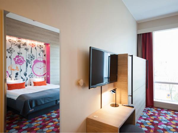 Motel L Hammarby Sjöstad : photo 6 de la chambre chambre familiale Élégante