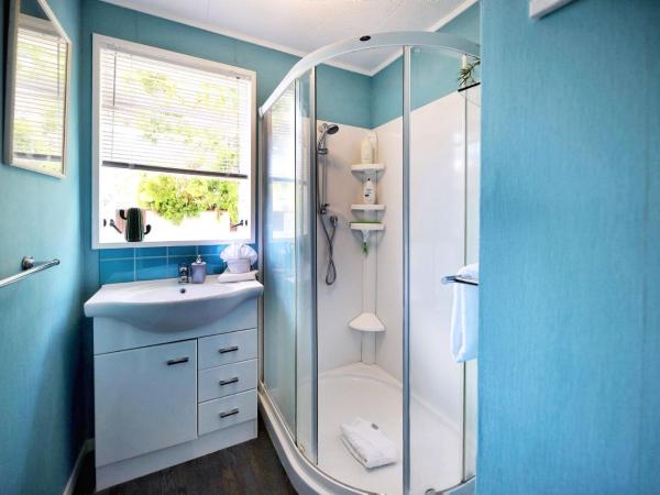 Spa pool Treat : photo 4 de la chambre chambre lit king-size avec baignoire spa