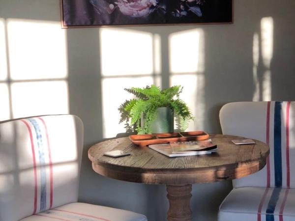 Spa pool Treat : photo 1 de la chambre chambre lit king-size avec baignoire spa