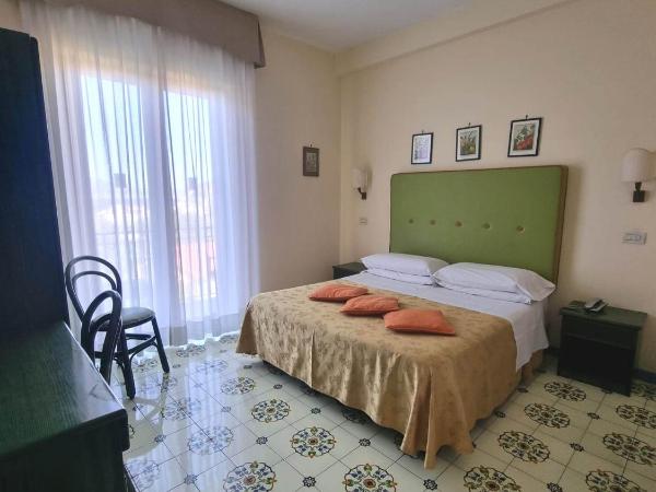 Hotel Girasole : photo 4 de la chambre chambre double ou lits jumeaux - vue sur mer