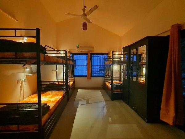 Lifespace- Spacious Hostel in a Luxurious Villa : photo 3 de la chambre lit dans dortoir pour femmes de 6 lits