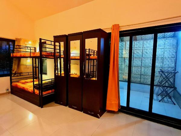 Lifespace- Spacious Hostel in a Luxurious Villa : photo 5 de la chambre lit dans dortoir pour femmes de 6 lits