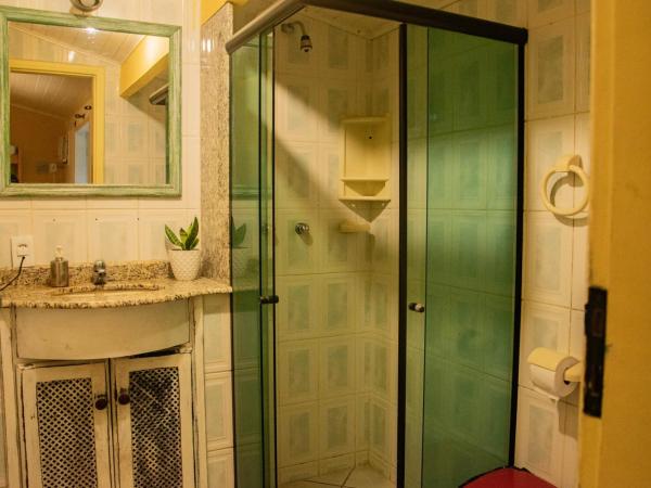Solar Hostel Búzios : photo 2 de la chambre chambre double avec salle de bains privative