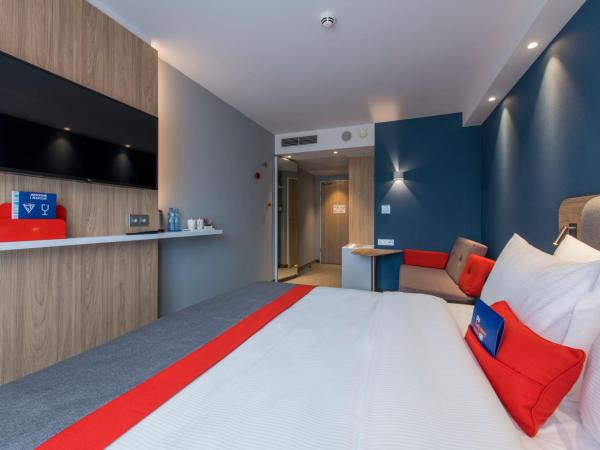 Holiday Inn Express Warsaw - Mokotow, an IHG Hotel : photo 7 de la chambre chambre double standard avec canapé-lit