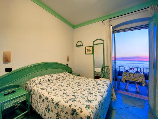 Hotel Casa del Sole : photo 10 de la chambre chambre double avec balcon - vue sur mer