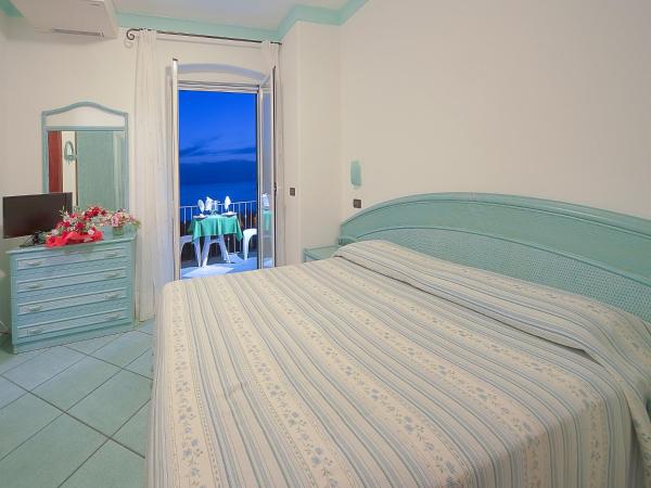 Hotel Casa del Sole : photo 2 de la chambre chambre double avec balcon - vue sur mer