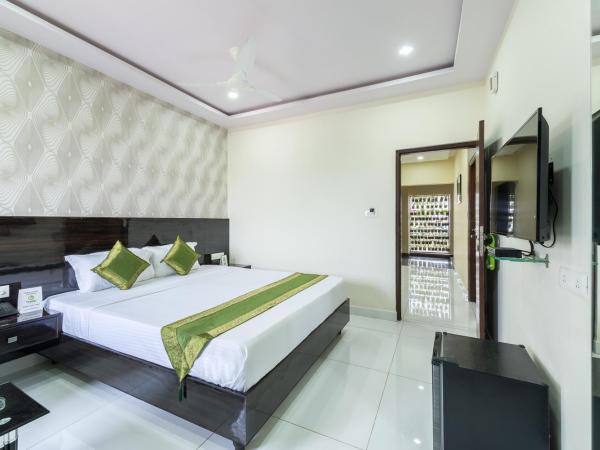 Treebo Greenwood Premier Suites, Old Airport Road : photo 4 de la chambre chambre double deluxe