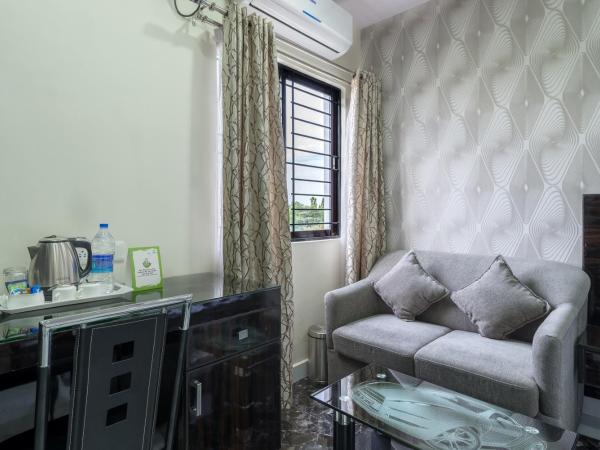 Treebo Greenwood Premier Suites, Old Airport Road : photo 3 de la chambre chambre double deluxe