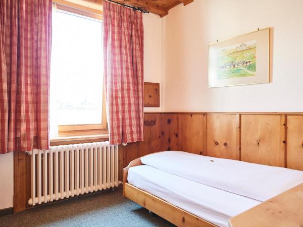 Chesa Languard : photo 4 de la chambre chambre simple - vue sur montagne