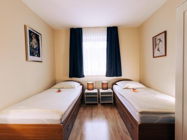 Hotel Restaurant Zagreb : photo 5 de la chambre chambre lits jumeaux standard