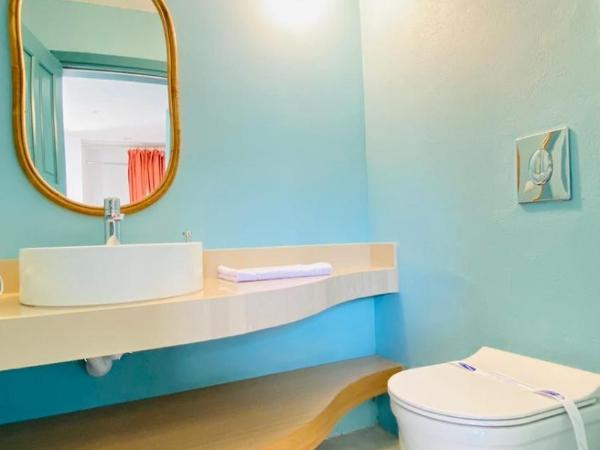 Bono Hotel Old Town : photo 2 de la chambre chambre triple avec terrasse