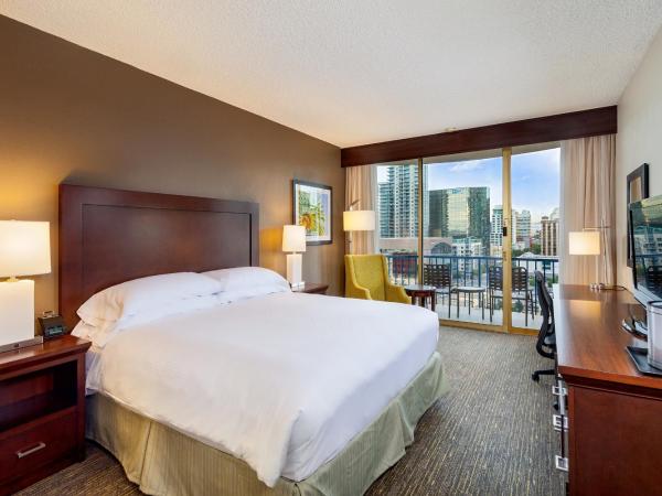 Wyndham San Diego Bayside : photo 1 de la chambre chambre supérieure avec 1 lit king-size - non-fumeurs - vue sur toits de la ville