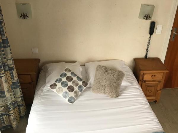 Hotel Le Concorde : photo 5 de la chambre chambre triple avec baignoire