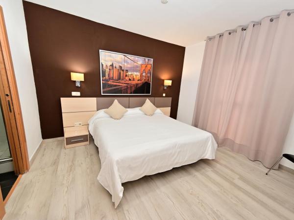 Hostal Falfes : photo 1 de la chambre chambre double ou lits jumeaux avec salle de bains privative