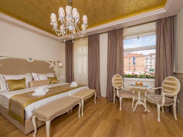 Piazza Heritage Hotel : photo 6 de la chambre chambre double ou lits jumeaux de luxe - vue sur ville