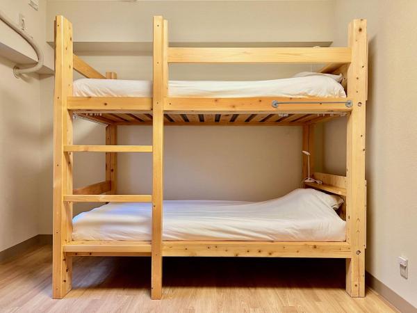 Glocal Nagoya Backpackers Hostel : photo 1 de la chambre lit dans dortoir pour femmes de 4 lits