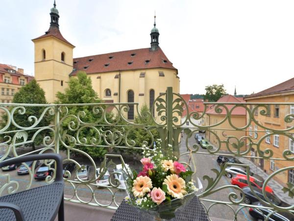 Hotel Hastal Prague Old Town : photo 9 de la chambre chambre double ou lits jumeaux deluxe avec lit d'appoint