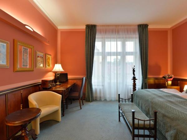 Hotel Hastal Prague Old Town : photo 6 de la chambre chambre double ou lits jumeaux deluxe avec lit d'appoint