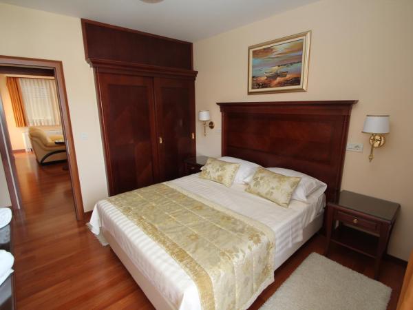 Hotel Trogir Palace : photo 5 de la chambre appartement 2 chambres de luxe avec terrasse et vue sur mer