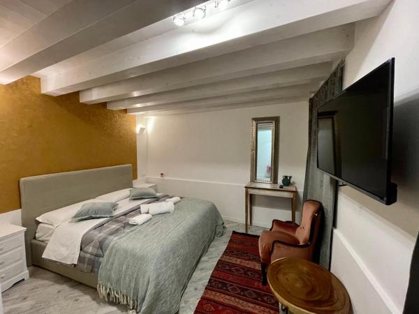 Hayez Rooms : photo 6 de la chambre chambre double avec salle de bains privative