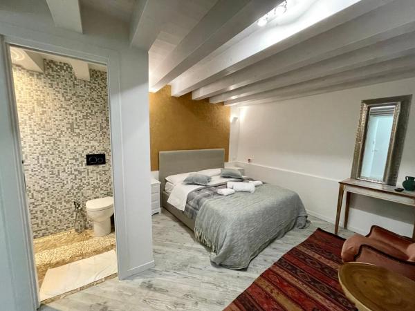 Hayez Rooms : photo 5 de la chambre chambre double avec salle de bains privative
