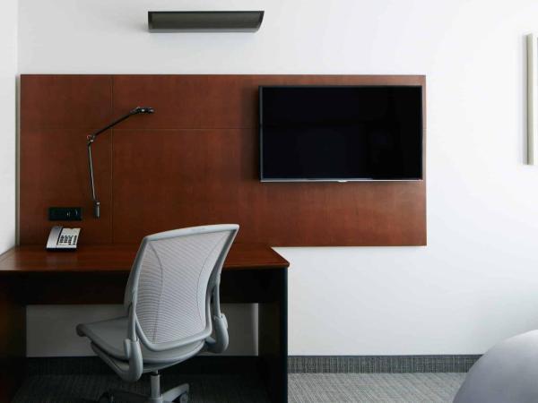 Club Quarters Hotel Downton, Houston : photo 8 de la chambre chambre standard lit queen-size