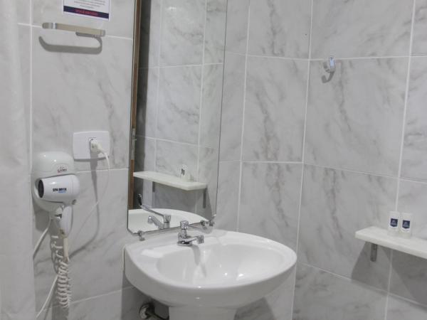 Hotel Brasilia Curitiba : photo 1 de la chambre chambre double ou lits jumeaux - accessible aux personnes à mobilité réduite