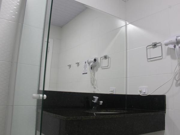 Hotel Brasilia Curitiba : photo 2 de la chambre chambre triple