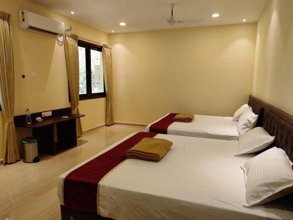 Sugam Resort & Convention Centre : photo 8 de la chambre suite familiale