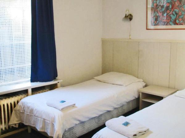 Euphemia Budget Old City Canal Zone : photo 9 de la chambre chambre lits jumeaux avec salle de bains privative