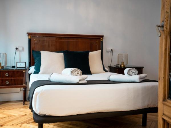 HiHome Hostel : photo 9 de la chambre chambre double deluxe avec salle de bains commune