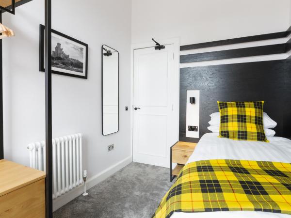 Castle Park Guest House : photo 1 de la chambre chambre simple avec salle de bains extérieure privative