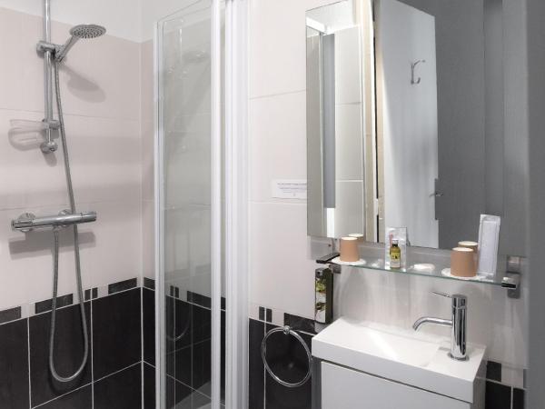 Hotel de Charme La Bonne Adresse - Logis hotels : photo 7 de la chambre chambre double standard