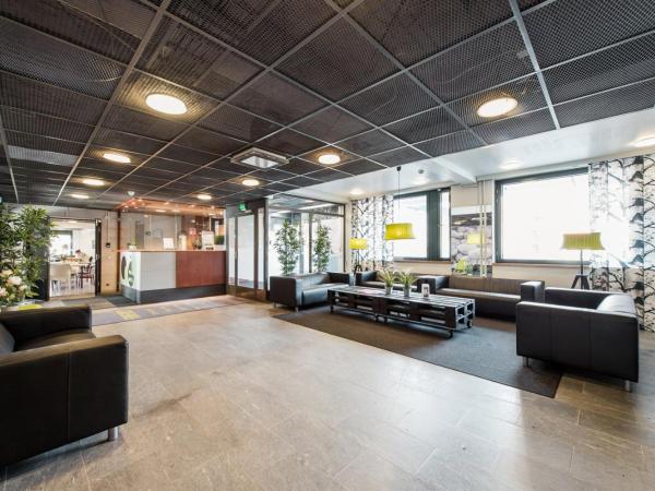 Forenom Hostel Espoo Otaniemi : photo 3 de la chambre chambre triple basique avec salle de bains commune