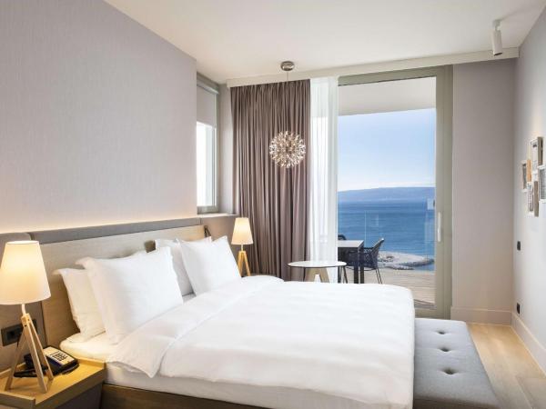 Radisson Blu Resort & Spa : photo 4 de la chambre suite premium avec terrasse - vue sur mer