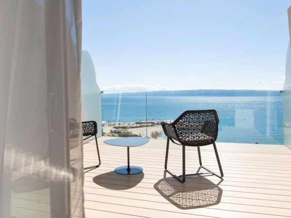 Radisson Blu Resort & Spa : photo 2 de la chambre chambre premium avec balcon et vue mer