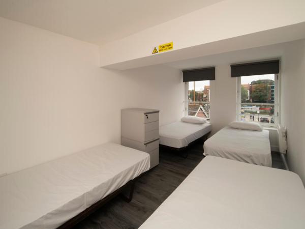 OYO Harbourside Hostel Bristol : photo 1 de la chambre bed in 4-bed mix dormitory