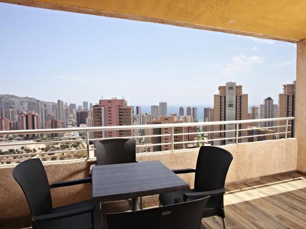 Sandos Benidorm Suites : photo 2 de la chambre suite - vue sur piscine (1 adulte)